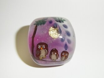フクロウの帯留めの画像