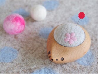 ハリネズミの羊毛ピンクッション【針山】お花　ピンクの画像