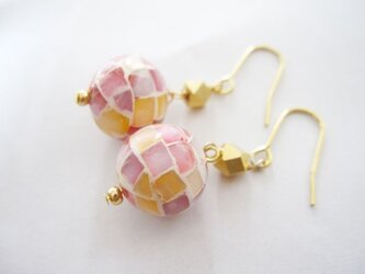 カラフルシェル★のピアス/ピンクの画像