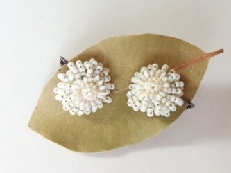 イヤリング〖ほわほわお花〗(white)の画像