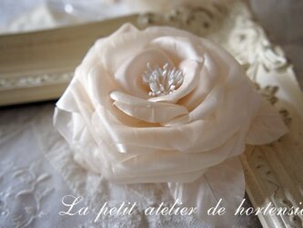 本絹布花コサージュ（薔薇）ピンクベージュの画像