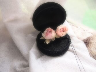 オールドローズのイヤリングの画像