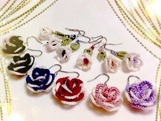 レース編みのピアス・イヤリング（花と蕾）プレミアム P018の画像