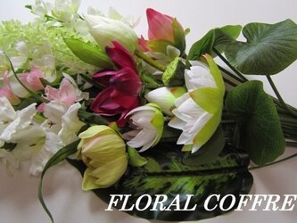 お供えの花　蓮の花束の画像