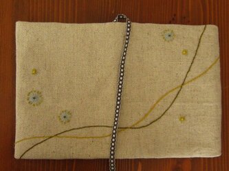 手刺繍・ブックカバー（春の風）の画像