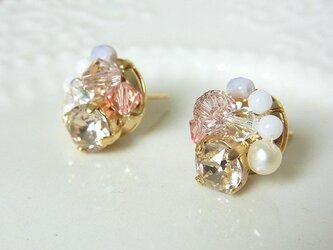 ビジューとパールのピアス　pinkの画像