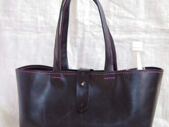 【受注生産】ラクダ革の方掛けできる横長トートバッグ（黒色・Ｍサイズ）の画像