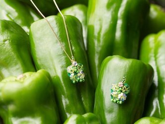『野菜モチーフのアクセサリー/ピアス』 poivre vertの画像