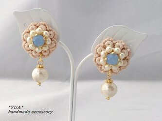 レースのお花ピアス　ライトブルー×クリームの画像