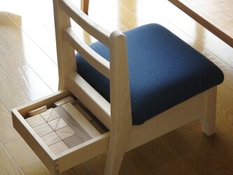 子供椅子（引き出し付き）の画像