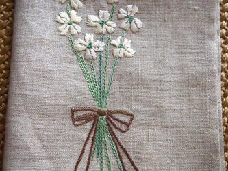 白の小花ブーケのデザイン　刺繍のリネンクロスの画像