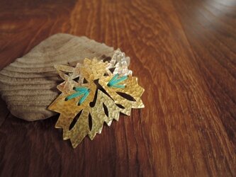 猫の刺繍のブローチ（青緑）の画像
