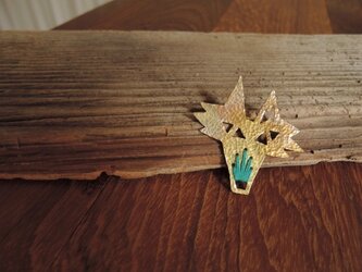 オオカミの刺繍のブローチ（青緑）の画像