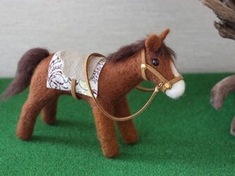 羊毛フェルト　栗毛馬の画像