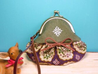 雪の結晶柄手刺繍がま財布　の画像