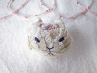 もこもこねこのブローチ　ピンクの画像