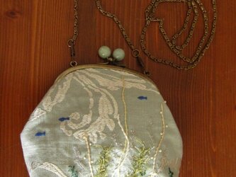 手刺繍・がまぐちポシェット（海の中）の画像