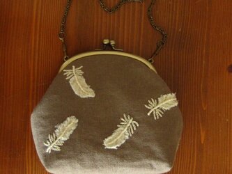 手刺繍・がまぐちバッグ(羽根)の画像