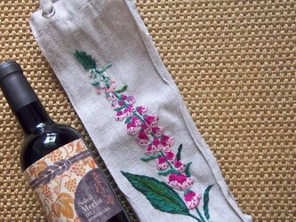 フォックスグローブの花の刺繍のワインバッグの画像