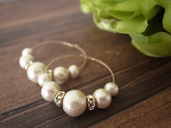 brass/コットンパールとロンデルのピアスの画像