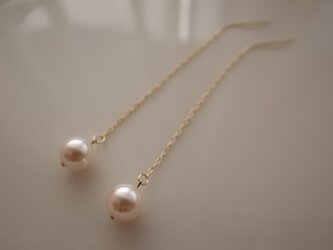 rose pearl chain earringsの画像