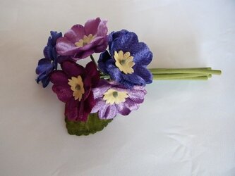 プリムラの花束コサージュ（パープル系）の画像