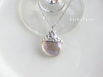 ・ステンドグラスのネックレス・ベリー（オーロラ薄紫）の画像
