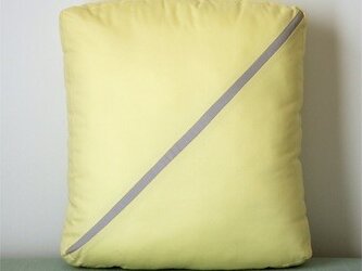 Line cushion (S) / light yellowの画像