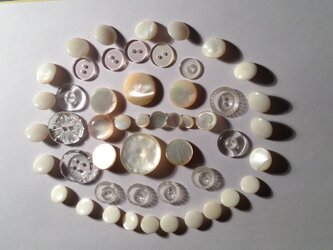 ヴィンテージ・USA 乳白色ボタン　NO511の画像
