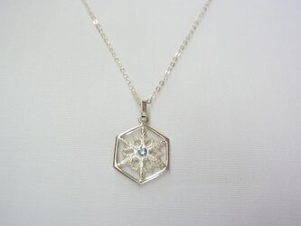 六角結晶のネックレスの画像