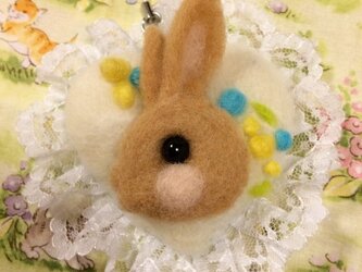 うさぎのストラップ(たち耳うさぎ 薄茶)の画像