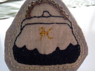 かばんバッチ1　イニシャル(K)入りの画像