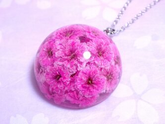かすみ草のドーム型ネックレス・ピンクの画像