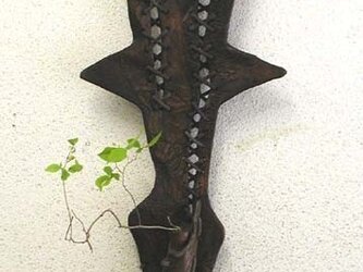 古代文様壁掛け一輪挿しの画像