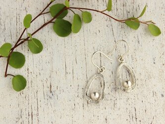 シンプルスタイル　シルバーボールのピアス（シルバータイプ）の画像