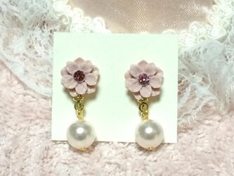 ★スワロフスキーパールのお花イヤリング　ピンクの画像