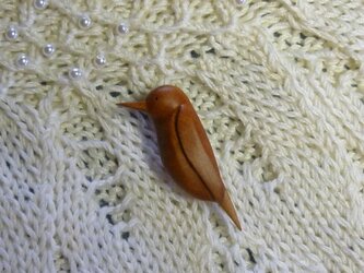 カワセミ　アメリカンチェリー 野鳥のブローチ　の画像