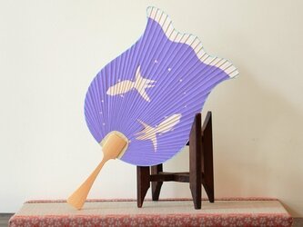 切り絵うちわ　金魚の画像