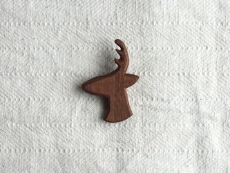 ブローチ 『鹿』 ブラックウォールナット材の画像