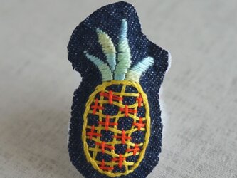 手刺繍ブローチ「パイナップル」の画像