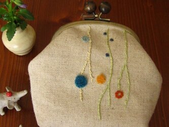 手刺繍・がまぐちポーチ（毛糸玉）の画像