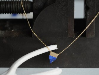 三角と深い青のラピスラズリ＆k18ネックレス