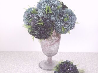 小花のポンポン カーネーション風 ミッドナイトブルー * 綿ローン製 * コサージュの画像