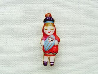 みずいろ人形と出かけるひとブローチの画像