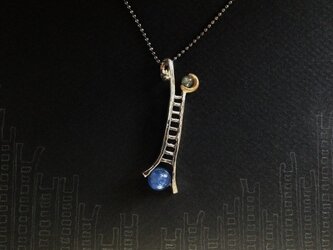 月のハシゴ　blue planetの画像