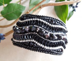 ビーズ刺繍ブレスレットの画像