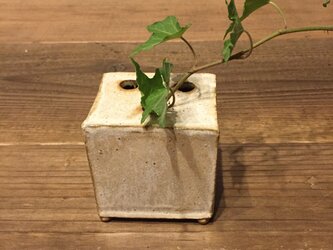 キューブ花器の画像