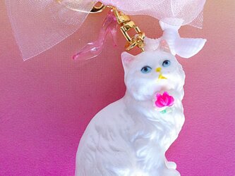 N様ご予約分・白猫のキーホルダー（ピンクパンプス）の画像