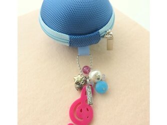 マカロンみたいな丸型イヤホン、小物ケース：アクセ付パステルブルーの画像