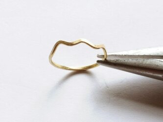 k18 half wavy ringの画像